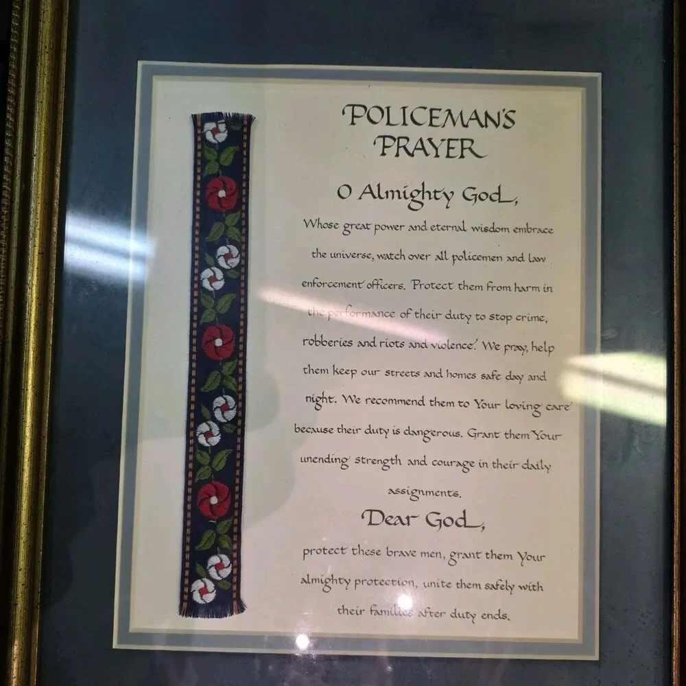 Gold Wood Picture Frame w/Blue Mat “Policeman’s Prayer” 10x14 Wall Mounted